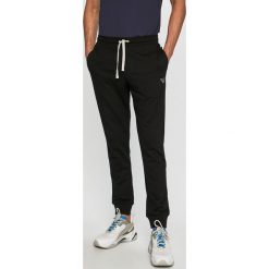 Emporio Armani - Spodnie. Spodnie materiałowe męskie marki Emporio Armani. W wyprzedaży za 299.90 zł.