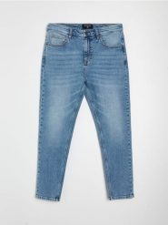 Jeansy carrot fit z efektem sprania - niebieski. Niebieskie jeansy męskie Sinsay. Za 79.99 zł.