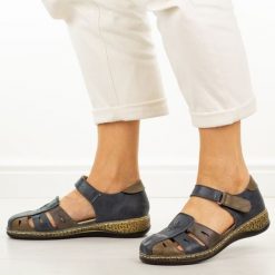 Granatowe ażurowe półbuty damskie Potocki 90396. Niebieskie półbuty damskie POTOCKI, na lato, w ażurowe wzory, z jeansu, eleganckie, bez obcasa, na płaskiej podeszwie, bez zapięcia. Za 149.00 zł.