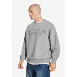 Bluza sportowa męska Prosto Graffiti Logo bez kaptura. Szare bluzy męskie Prosto., m, bez wzorów, bez kaptura. Za 249.99 zł.