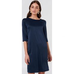 Rut&Circle Sukienka Essie - Blue,Navy. Sukienki damskie marki Rut&Circle, z tkaniny, z dekoltem na plecach, z krótkim rękawem. W wyprzedaży za 48.59 zł.