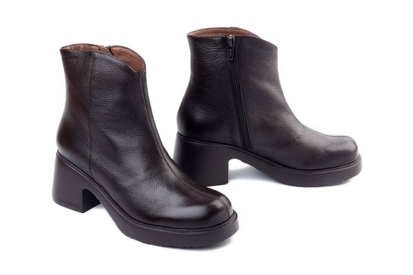 Wonders E-7125 coffe, botki damskie. Brązowe botki damskie Wonders, ze skóry, bez obcasa, bez zapięcia. Za 669.90 zł.