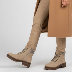 Botki damskie Vinceza, trzewiki na obcasie z eko skóry i zapinane na suwak, beżowe, 87722-BE. Brązowe kozaki damskie VINCEZA, z dzianiny, bez obcasa, na obcasie. Za 152.99 zł.