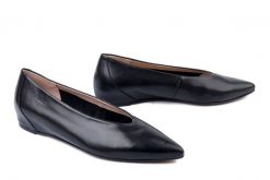 WONDERS A-3802 negro, czółenka damskie. Czarne czółenka damskie Wonders, bez wzorów, bez obcasa, bez zapięcia. Za 539.90 zł.