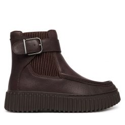 Botki Clarks. Brązowe botki damskie Clarks, bez obcasa, na płaskiej podeszwie, bez zapięcia. Za 569.99 zł.