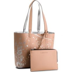 Torebka CALVIN KLEIN - Inside Out Med Shopp K60K604378 905. Torebki do ręki damskie marki Calvin Klein. Za 599.00 zł.