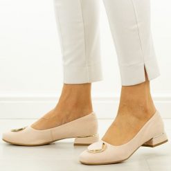 Różowe puder zamsz Polskie czółenka damskie Suzana 2520. Czerwone czółenka damskie Suzana, z aplikacjami, z zamszu, eleganckie, bez obcasa, na obcasie, bez zapięcia. Za 249.00 zł.
