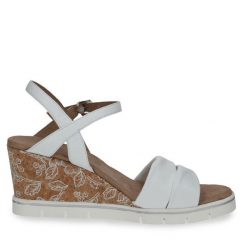 Sandały Caprice. Czarne sandały damskie Caprice, bez wzorów, bez obcasa, na płaskiej podeszwie, bez zapięcia. Za 259.99 zł.