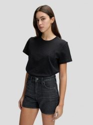 DAMSKA KOSZULKA LEE PERFECT TEE BLACK 112378787. Czarne t-shirty damskie Lee, xs, bez wzorów, bez kołnierzyka. Za 69.99 zł.