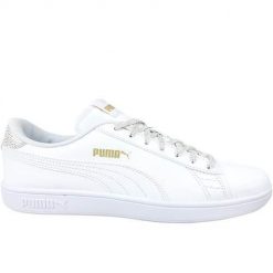 Buty do chodzenia damskie Puma Smash V2 Metallics JR. Białe obuwie sportowe damskie Puma, bez wzorów, z gumy, trekkingowe. Za 259.99 zł.