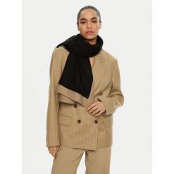 Chusta Calvin Klein. Czarne szaliki i chusty damskie Calvin Klein, bez wzorów. Za 269.99 zł.