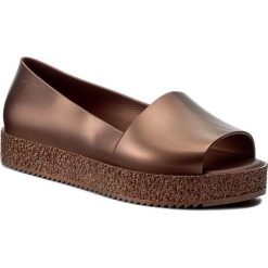 Półbuty MELISSA - Puzzle Ad 31882 Bronze 06602. Brązowe półbuty damskie Melissa, z tworzywa sztucznego. W wyprzedaży za 199.00 zł.