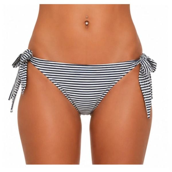 Dół od bikini Billabong Biarritz. Białe bikini damskie Billabong, na lato, l, bez wzorów. Za 57.00 zł.