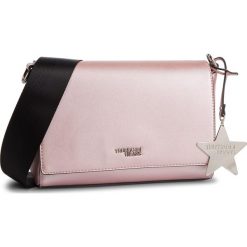 Torebka TRUSSARDI JEANS - T-Easy Star Cacciattora 75B00668 9Y099999 Metal Pink. Listonoszki damskie TRUSSARDI JEANS. W wyprzedaży za 379.00 zł.