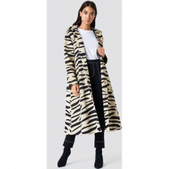 NA-KD Trend Parka z kapturem Zebra - Beige. Brązowe parki damskie NA-KD Trend, z motywem zwierzęcym. Za 323.95 zł.