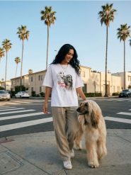 Bawełniana koszulka z nadrukiem psów - biały. Białe t-shirty damskie Sinsay, l, bez wzorów, z bawełny, bez kołnierzyka. Za 25.99 zł.