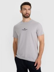 4F T-shirt regular z nadrukiem męski - szary L. Szare koszulki sportowe męskie 4f, l, bez wzorów, z bawełny, bez kołnierzyka, bez ramiączek. Za 59.99 zł.