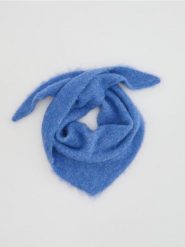 Trójkątna chusta - niebieski. Niebieskie szaliki i chusty damskie Reserved, bez wzorów. Za 59.99 zł.