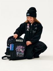 Plecak z odblaskowymi elementami K-Pop Demon Hunters - szary. Szare torby i plecaki dziecięce Sinsay. Za 59.99 zł.