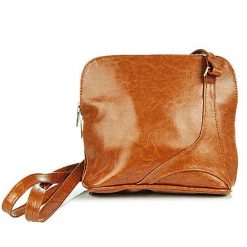 Torebka skórzana listonoszka DAN-A T201 camel. Brązowe torby na ramię damskie DAN-A, bez wzorów, ze skóry, małe, bez dodatków. Za 120.99 zł.