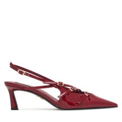 Czółenka Steve Madden. Czerwone czółenka damskie Steve Madden, bez wzorów, bez obcasa, bez zapięcia. Za 359.99 zł.