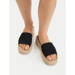 Klapki Calvin Klein. Czarne espadryle damskie Calvin Klein, bez wzorów, bez obcasa, bez zapięcia. Za 224.99 zł.
