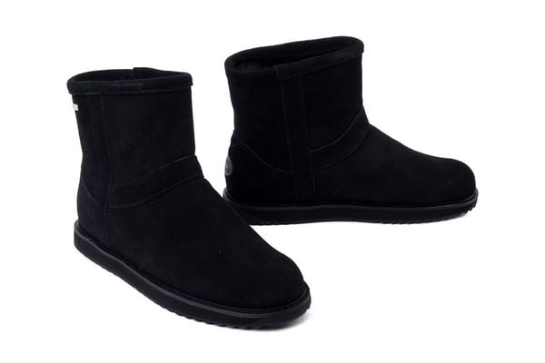 EMU AUSTRALIA W13216 Banks black, botki damskie. Czarne botki damskie Emu Australia, z wełny, bez obcasa, bez zapięcia. Za 592.43 zł.