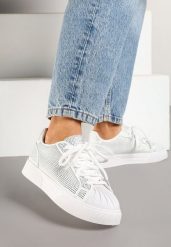 Białe Sneakersy Ozdobione Cyrkoniami i Tłoczonym Noskiem Calreis. Białe obuwie sportowe damskie Born2be, bez wzorów, z jeansu. Za 109.99 zł.