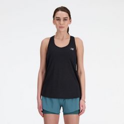 Koszulka damska New Balance WT41250BKH – czarna. Czarne koszulki sportowe damskie New Balance, s, bez wzorów, z materiału, bez kołnierzyka, bez ramiączek, do biegania. Za 169.99 zł.
