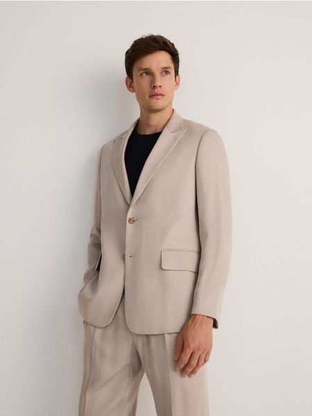 Marynarka slim fit z lyocellem - beżowy. Brązowe marynarki męskie Reserved, bez wzorów, z bawełny. W wyprzedaży za 159.99 zł.