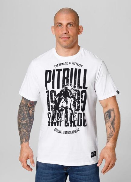 Koszulka męska Pitbull San Diego Dog. Białe koszulki sportowe męskie PITBULL, m, bez wzorów, bez kołnierzyka, bez ramiączek, trekkingowe. Za 59.99 zł.