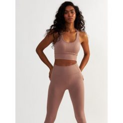 Stanik Sportowy BeShaped Femme Force Bezszwowy. Czerwone obuwie sportowe damskie BESHAPED, bez wzorów, z nylonu, na fitness i siłownię. Za 179.00 zł.
