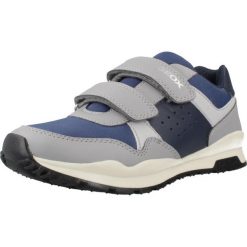 Buty GEOX J PAVEL Niebieski. Niebieskie buty sportowe chłopięce Geox, bez wzorów, bez zapięcia, trekkingowe. Za 213.99 zł.