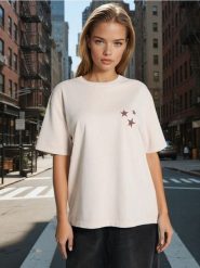 Bluza z krótkim rękawem i napisem na plecach - kremowy. Białe bluzy damskie Sinsay, l, bez wzorów, bez kaptura. Za 35.99 zł.