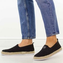 Czarne espadryle damskie Vinceza 13659. Czarne espadryle damskie VINCEZA, na lato, bez wzorów, z bawełny, eleganckie, z okrągłym noskiem, bez obcasa, bez zapięcia. Za 129.00 zł.