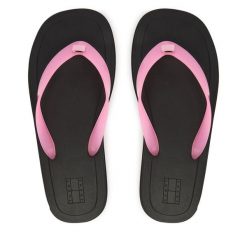 Japonki Tommy Jeans. Czerwone klapki damskie Tommy Jeans, bez wzorów, z jeansu, bez obcasa. Za 209.99 zł.