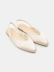 Baleriny ze szpiczastym noskiem i koronką - kremowy. Białe baleriny damskie Sinsay, bez wzorów, z koronki, bez obcasa. Za 49.99 zł.