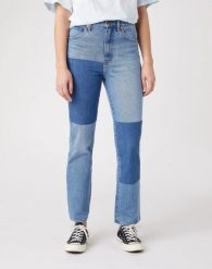 SPODNIE DAMSKIE WRANGLER WILD WEST SUMMER LOVIN' W2H2SF260 112128619. Spodnie materiałowe damskie Wrangler, l, bez wzorów. W wyprzedaży za 39.99 zł.