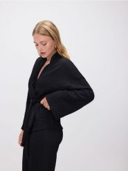 Marynarka z wiązaniem - czarny. Czarne żakiety damskie Reserved, l, bez wzorów, z dzianiny. W wyprzedaży za 59.99 zł.