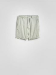 Szorty z domieszką lnu - jasnozielony. Zielone szorty męskie Reserved, l, bez wzorów, z wiskozy. Za 129.99 zł.