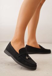 Czarne Lekkie Mokasyny VICES z Metalowymi Ozdobami i Skórzaną Wkladką Adrialee. Czarne mokasyny damskie Born2be, z materiału, klasyczne. Za 89.99 zł.