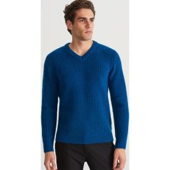 Sweter z dekoltem w serek - Turkusowy. Swetry dla chłopców marki Reserved. W wyprzedaży za 79.99 zł.