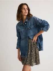 Spódnica mini w zwierzęcy wzór - wielobarwny. Spódnice damskie Reserved, l, bez wzorów, z tkaniny, mini, rozkloszowane. W wyprzedaży za 79.99 zł.