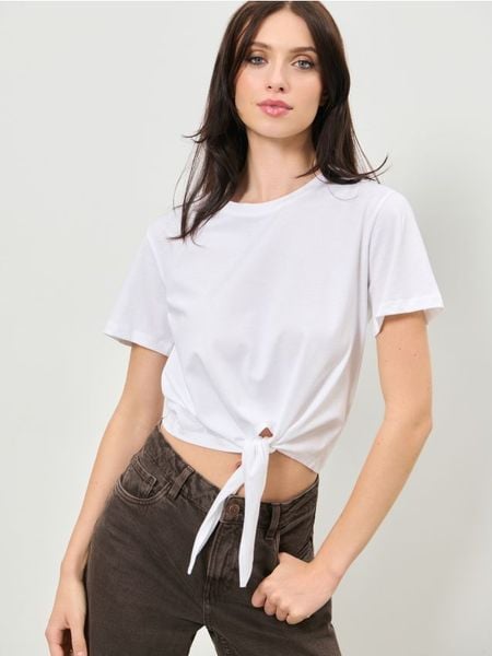 Koszulka wiązana w talii - biały. Białe t-shirty damskie Sinsay, l, bez wzorów, bez kołnierzyka. Za 25.99 zł.