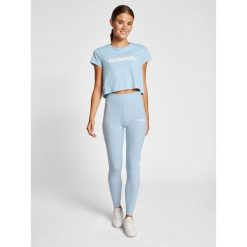 Damska koszulka crop top Hummel Legacy. Niebieskie koszulki sportowe damskie Hummel, l, bez wzorów, bez kołnierzyka, bez ramiączek. W wyprzedaży za 55.30 zł.