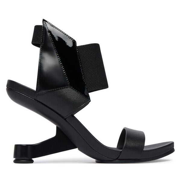 Sandały United Nude. Czarne sandały damskie United Nude, bez wzorów, bez obcasa, na koturnie, bez zapięcia. Za 878.99 zł.