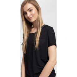 Koszulka treningowa damska TSDF005 - czarny. Bluzki damskie marki 4f. W wyprzedaży za 79.99 zł.