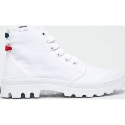 Palladium - Trampki. Białe trampki i tenisówki damskie Palladium, bez wzorów, z materiału, bez zapięcia. W wyprzedaży za 299.90 zł.