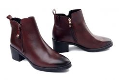 Marco Tozzi 2-25323-47 549 bordeaux, botki damskie. Czerwone botki damskie Marco Tozzi, ze skóry, bez obcasa, na obcasie, bez zapięcia. Za 379.90 zł.