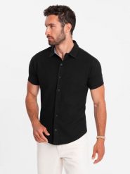 Dzianinowa koszula męska slim fit z krótkim rękawem i kołnierzykiem – czarna V4 - Rozmiar: S. Czarne koszule męskie Ombre Clothing, m, bez wzorów, z bawełny, eleganckie, bez kołnierzyka, bez ramiączek. W wyprzedaży za 49.99 zł.